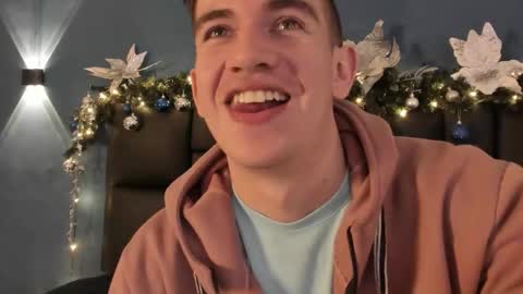 mikael online show from December 17, 2025, 4:07 am