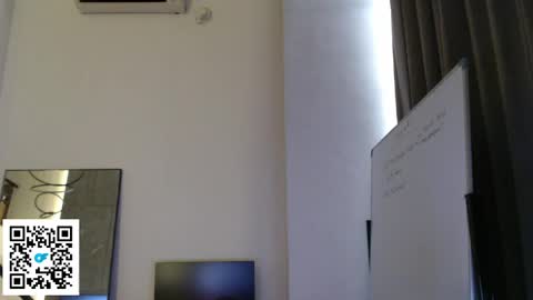 Snapshot of mikamilkies chatting on May 26, 2026, 10:33 am Mikamilkies online show from May 26, 2026, 10:33 am