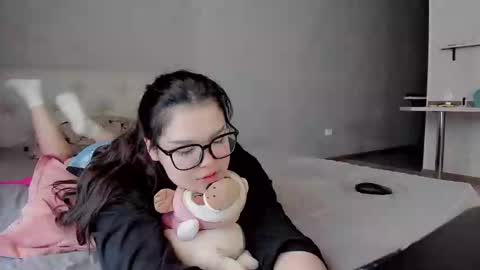 mikasssu online show from February 24, 2025, 8:49 am