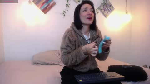 Snapshot of mikaza_akerman chatting on May 5, 2026, 12:57 pm mikaza online show from May 5, 2026, 12:57 pm