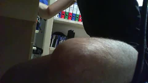 Snapshot of mike85bg chatting on April 13, 2026, 9:20 pm mike85bg online show from April 13, 2026, 9:20 pm