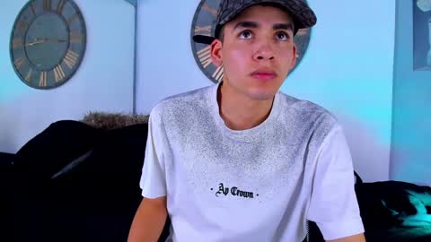 Snapshot of mike_0233 chatting on December 13, 2024, 6:21 am Mike 0233 online show from December 13, 2024, 6:21 am