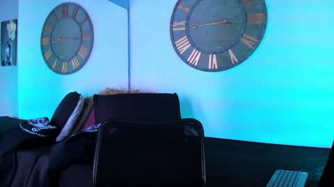 Snapshot of mike_0233 chatting on December 18, 2024, 4:09 am Mike 0233 online show from December 18, 2024, 4:09 am