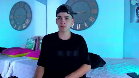 Snapshot of mike_0233 chatting on December 21, 2024, 4:41 am Mike 0233 online show from December 21, 2024, 4:41 am