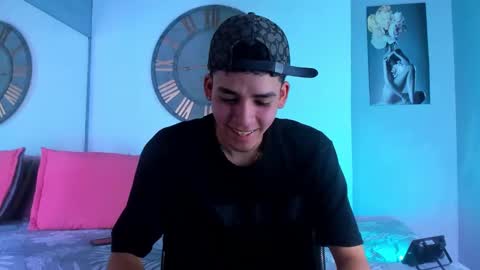 Snapshot of mike_0233 chatting on December 31, 2024, 4:06 am Mike 0233 online show from December 31, 2024, 4:06 am