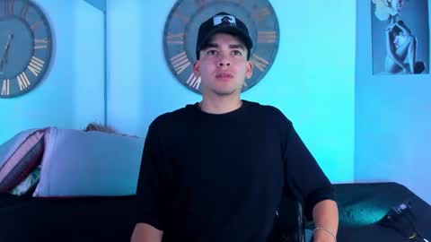 Snapshot of mike_0233 chatting on January 5, 2025, 4:47 am Mike 0233 online show from January 5, 2025, 4:47 am