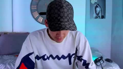 Snapshot of mike_0233 chatting on January 7, 2025, 3:35 am Mike 0233 online show from January 7, 2025, 3:35 am