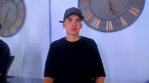 Snapshot of mike_0233 chatting on January 11, 2025, 8:22 am Mike 0233 online show from January 11, 2025, 8:22 am