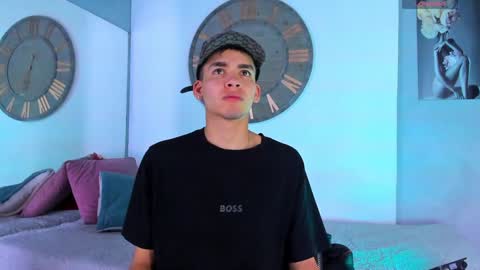 Snapshot of mike_0233 chatting on January 17, 2025, 3:34 am Mike 0233 online show from January 17, 2025, 3:34 am