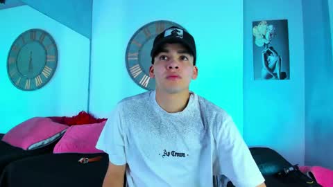 Snapshot of mike_0233 chatting on January 21, 2025, 4:32 am Mike 0233 online show from January 21, 2025, 4:32 am