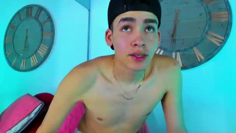 Snapshot of mike_0233 chatting on January 21, 2025, 7:37 am Mike 0233 online show from January 21, 2025, 7:37 am