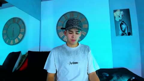 Snapshot of mike_0233 chatting on January 22, 2025, 3:52 am Mike 0233 online show from January 22, 2025, 3:52 am