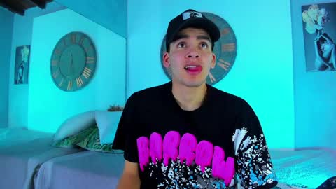 Snapshot of mike_0233 chatting on January 23, 2025, 4:19 am Mike 0233 online show from January 23, 2025, 4:19 am