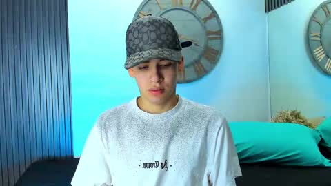 Snapshot of mike_0233 chatting on February 15, 2025, 4:36 am Mike 0233 online show from February 15, 2025, 4:36 am