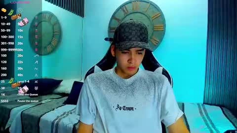 Snapshot of mike_0233 chatting on February 20, 2025, 4:07 am Mike 0233 online show from February 20, 2025, 4:07 am