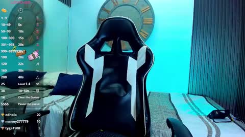 Snapshot of mike_0233 chatting on February 20, 2025, 7:12 am Mike 0233 online show from February 20, 2025, 7:12 am