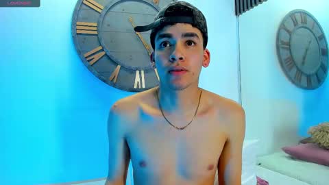 Snapshot of mike_0233 chatting on February 21, 2025, 8:29 am Mike 0233 online show from February 21, 2025, 8:29 am