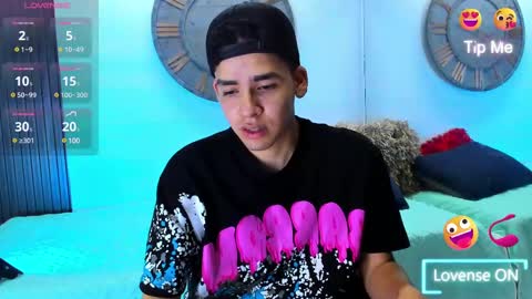 Snapshot of mike_0233 chatting on March 1, 2025, 4:04 am Mike 0233 online show from March 1, 2025, 4:04 am