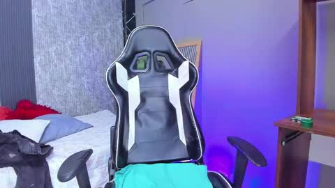 Snapshot of mike_0233 chatting on March 6, 2025, 7:03 am Mike 0233 online show from March 6, 2025, 7:03 am