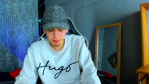 Snapshot of mike_0233 chatting on March 11, 2025, 4:10 am Mike 0233 online show from March 11, 2025, 4:10 am