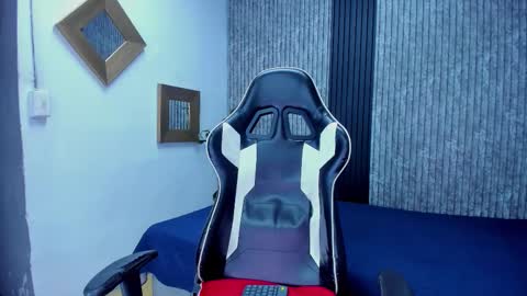 Snapshot of mike_0233 chatting on October 29, 2025, 4:26 am Mike 0233 online show from October 29, 2025, 4:26 am