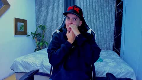 Snapshot of mike_0233 chatting on November 16, 2025, 4:18 am Mike 0233 online show from November 16, 2025, 4:18 am