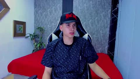 Snapshot of mike_0233 chatting on November 18, 2025, 3:56 am Mike 0233 online show from November 18, 2025, 3:56 am