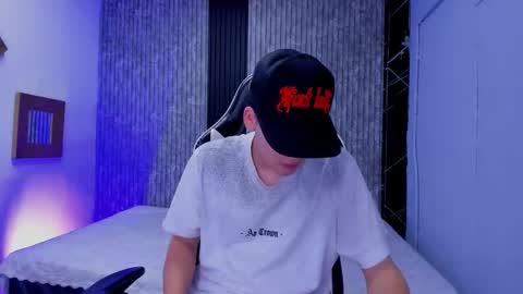 Snapshot of mike_0233 chatting on November 25, 2025, 6:02 am Mike 0233 online show from November 25, 2025, 6:02 am