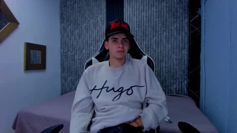 Snapshot of mike_0233 chatting on November 26, 2025, 5:08 am Mike 0233 online show from November 26, 2025, 5:08 am