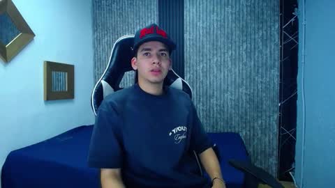 Snapshot of mike_0233 chatting on November 28, 2025, 4:26 am Mike 0233 online show from November 28, 2025, 4:26 am