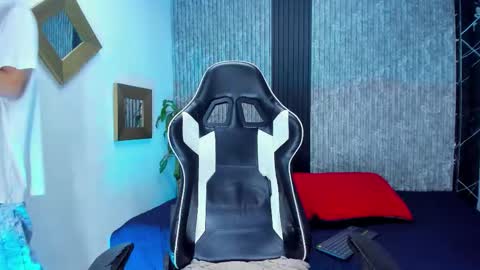 Mike 0233 online show from January 14, 2026, 4:40 am