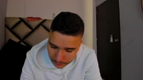 Snapshot of mike_256 chatting on May 9, 2026, 11:26 am Mike online show from May 9, 2026, 11:26 am