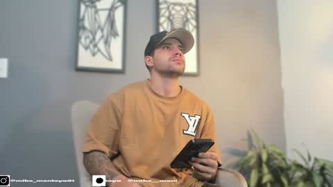 Snapshot of mike_montoya chatting on February 2, 2025, 2:17 am Mike Montoya online show from February 2, 2025, 2:17 am