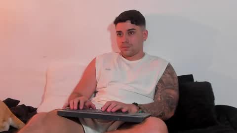 Snapshot of mike_montoya chatting on February 13, 2025, 11:47 pm Mike Montoya online show from February 13, 2025, 11:47 pm