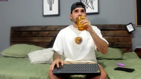 Snapshot of mike_montoya chatting on September 16, 2025, 3:18 am Mike Montoya online show from September 16, 2025, 3:18 am