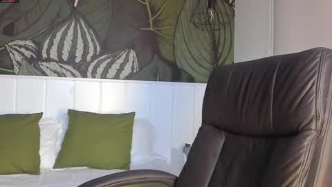 Snapshot of mike_montoya chatting on October 22, 2025, 6:02 am Mike Montoya online show from October 22, 2025, 6:02 am