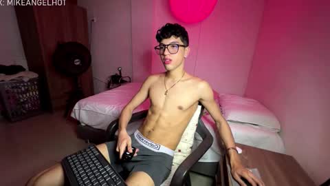 Mike Pineapple online show from January 7, 2026, 4:04 am