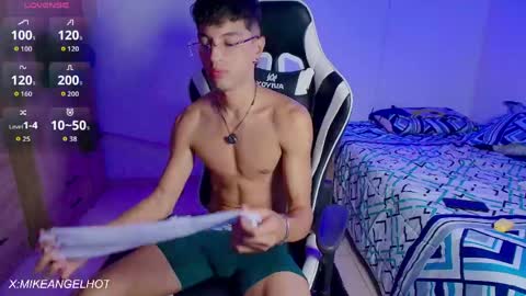 Mike Pineapple online show from April 21, 2026, 3:46 am