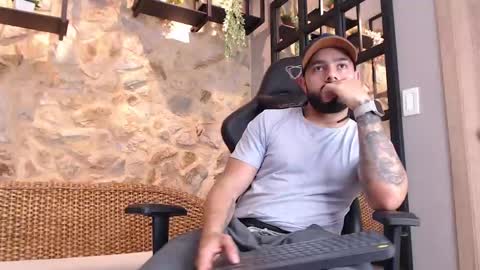 Snapshot of mikeblare chatting on January 17, 2025, 7:27 pm Mike Blare online show from January 17, 2025, 7:27 pm