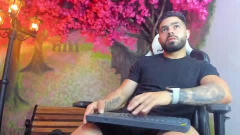 Snapshot of mikeblare chatting on January 21, 2025, 1:18 am Mike Blare online show from January 21, 2025, 1:18 am