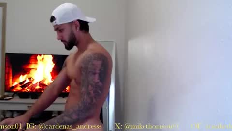 Snapshot of mikethomson01 chatting on November 18, 2025, 7:40 pm Mike online show from November 18, 2025, 7:40 pm