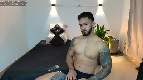 Snapshot of mikethomson01 chatting on June 13, 2026, 12:41 am Mike online show from June 13, 2026, 12:41 am