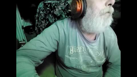 Snapshot of mikevm420 chatting on December 5, 2024, 7:06 pm mike online show from December 5, 2024, 7:06 pm