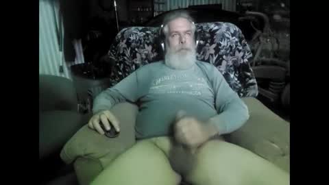 Snapshot of mikevm420 chatting on December 16, 2024, 4:27 pm mike online show from December 16, 2024, 4:27 pm