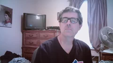 Snapshot of mikewulds chatting on April 24, 2026, 11:07 pm Mike online show from April 24, 2026, 11:07 pm