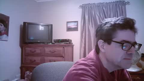 Snapshot of mikewulds chatting on May 2, 2026, 2:16 am Mike online show from May 2, 2026, 2:16 am