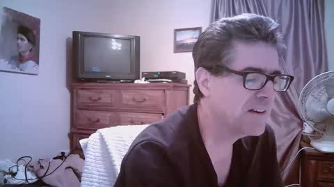 Snapshot of mikewulds chatting on May 19, 2026, 2:07 am Mike online show from May 19, 2026, 2:07 am