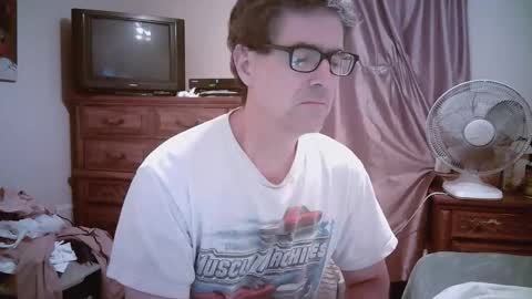 Snapshot of mikewulds chatting on May 21, 2026, 2:07 am Mike online show from May 21, 2026, 2:07 am