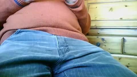Snapshot of mikeybed chatting on March 18, 2026, 9:34 am mikeybed online show from March 18, 2026, 9:34 am
