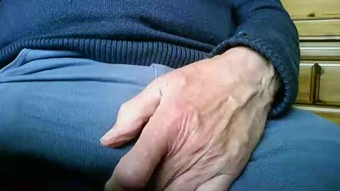 Snapshot of mikeybed chatting on April 15, 2026, 1:40 pm mikeybed online show from April 15, 2026, 1:40 pm
